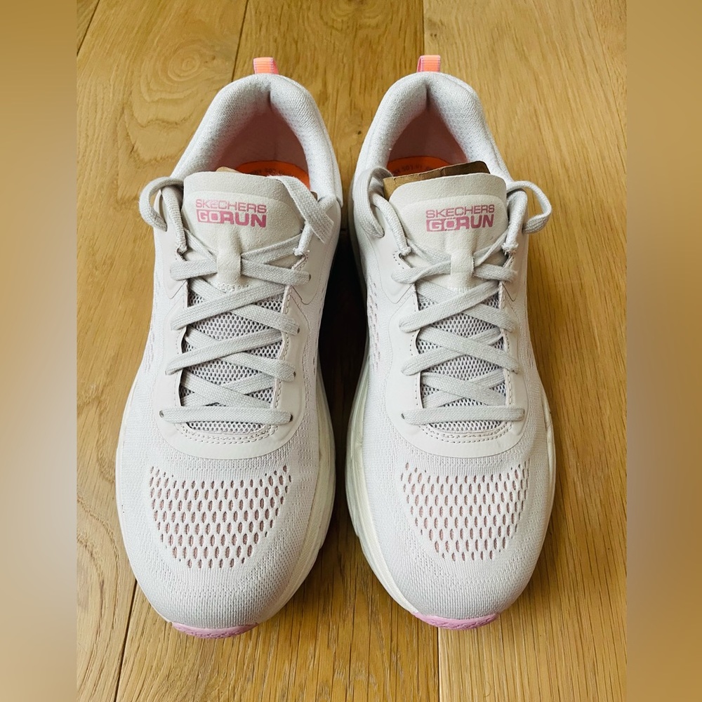 Skechers Max Cushion Premier Running Shoe - Women's size 9.5